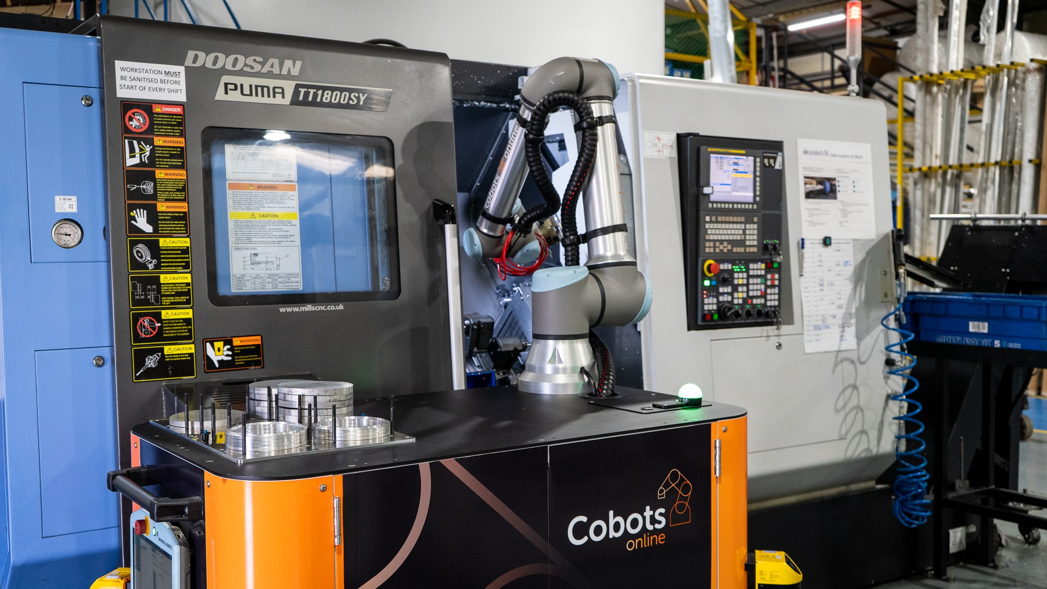 CoboTend working on Doosan machine